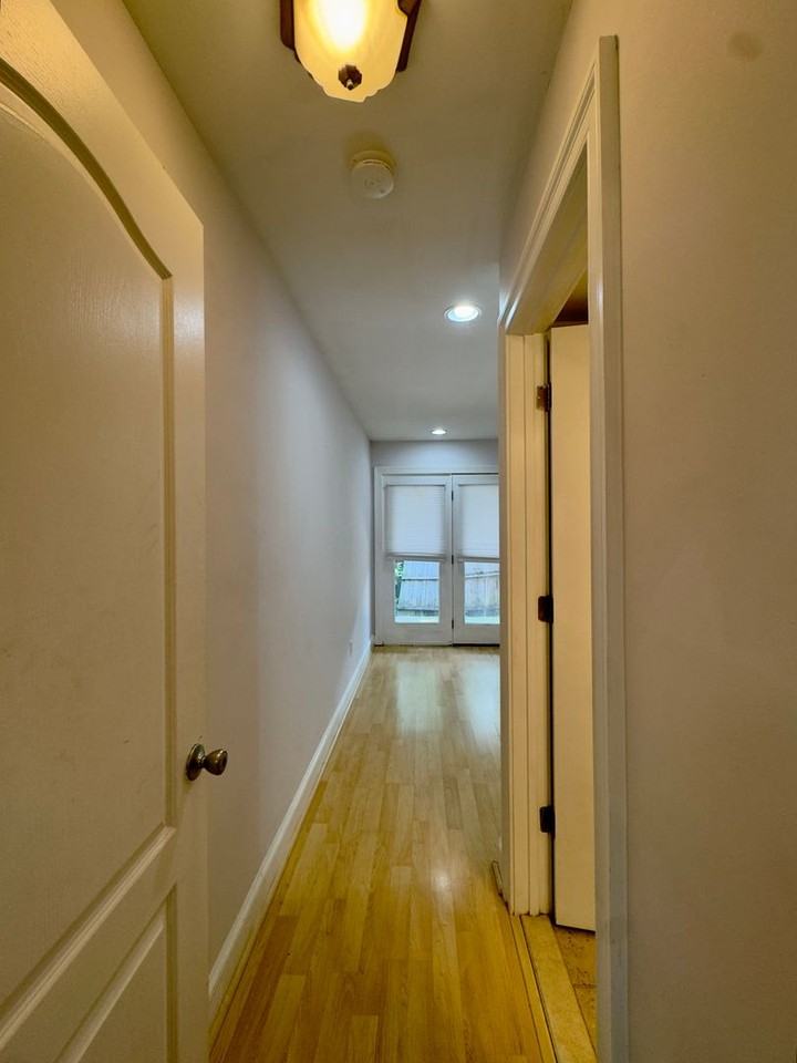 701 S Rose St - Photo 5 of 31