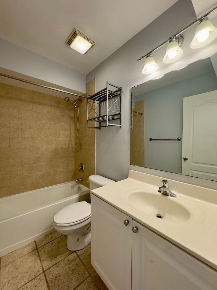 701 S Rose St - Photo 6 of 31