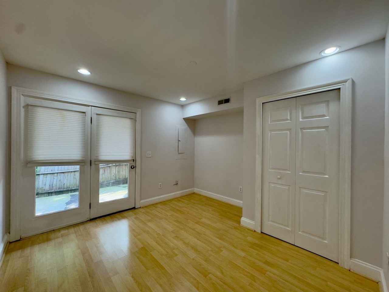 701 S Rose St - Photo 7 of 31
