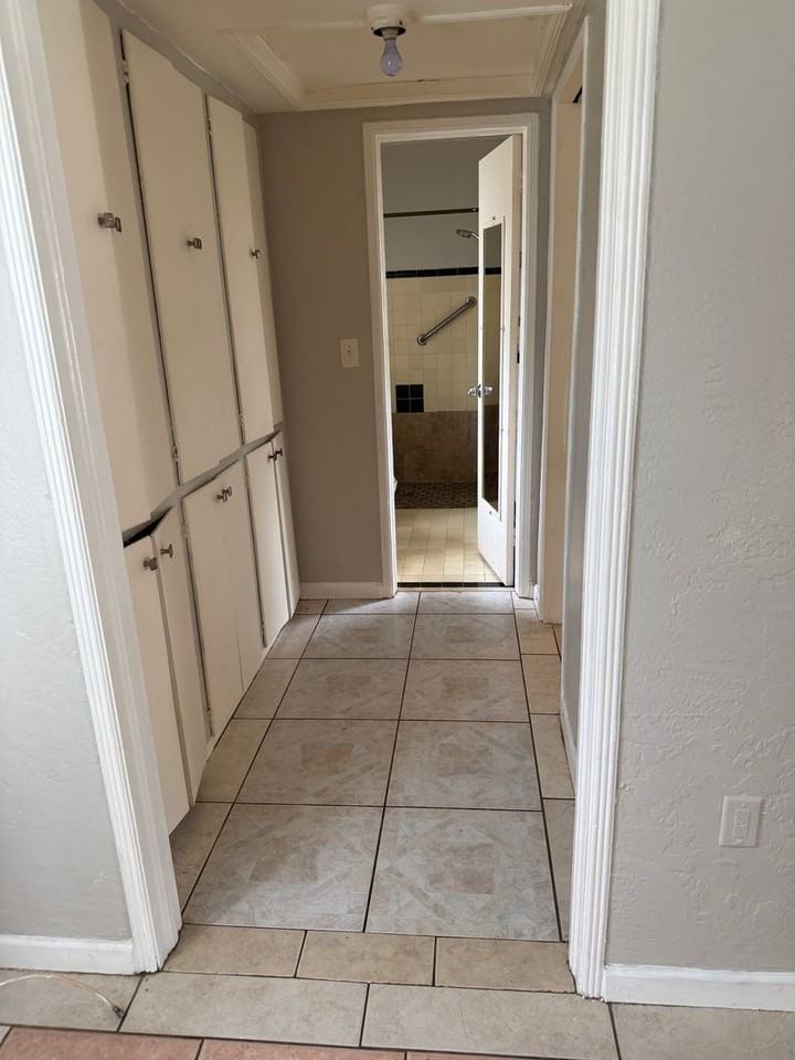 1701 Pasadena Dr - Photo 2 of 6
