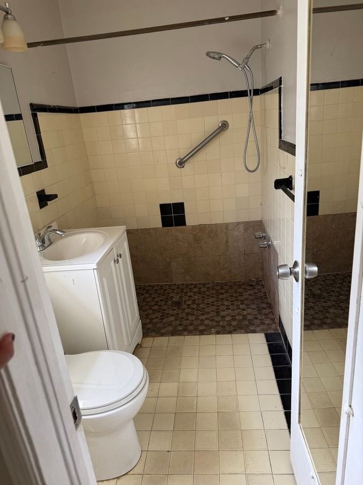 1701 Pasadena Dr - Photo 3 of 6