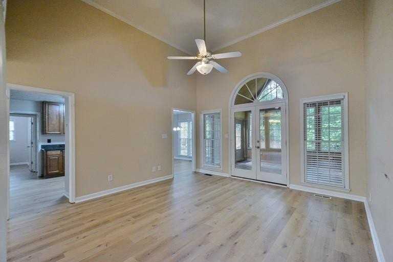 114 Due West St - Photo 4 of 32