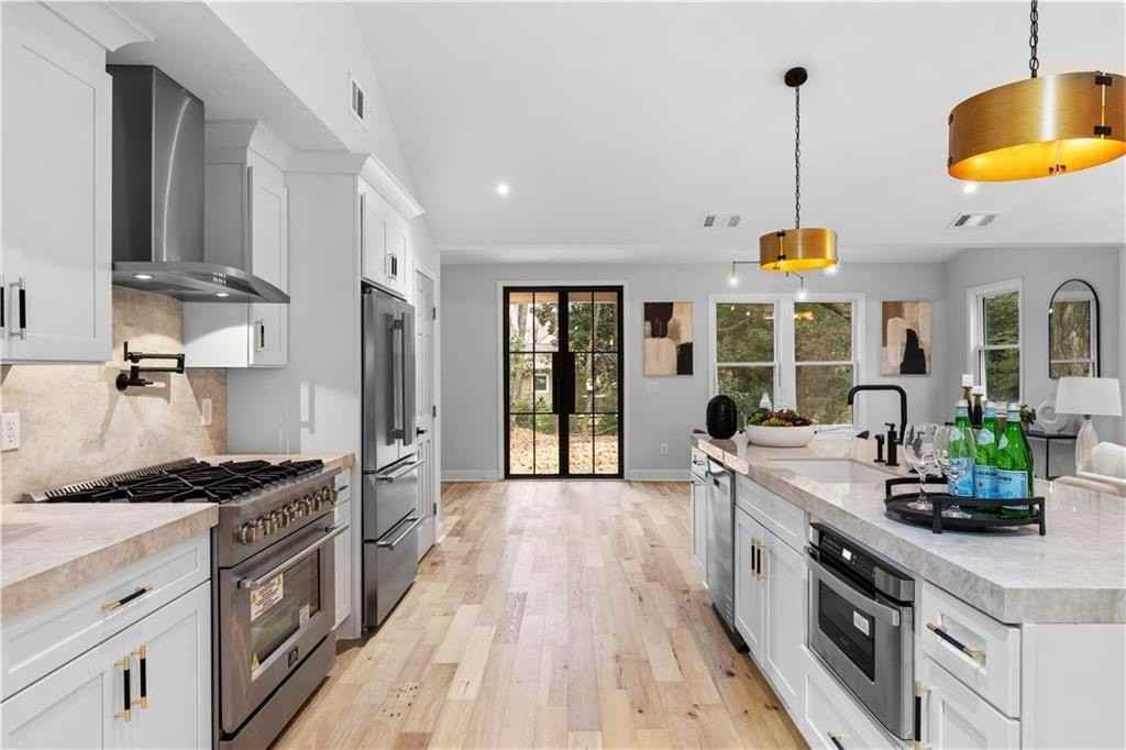 1217 Fairfield Dr - Photo 3 of 26