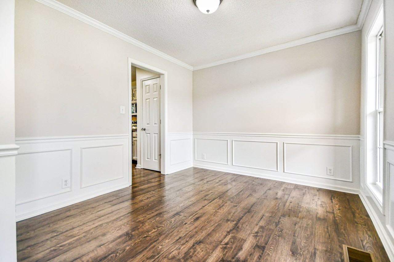 3378 Poplar Hl - Photo 4 of 26