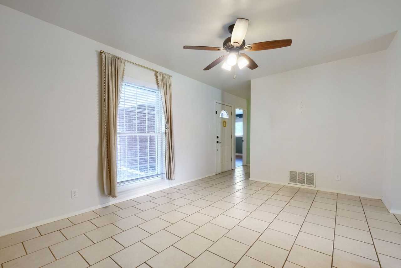 816 Aviation Ave - Photo 3 of 17