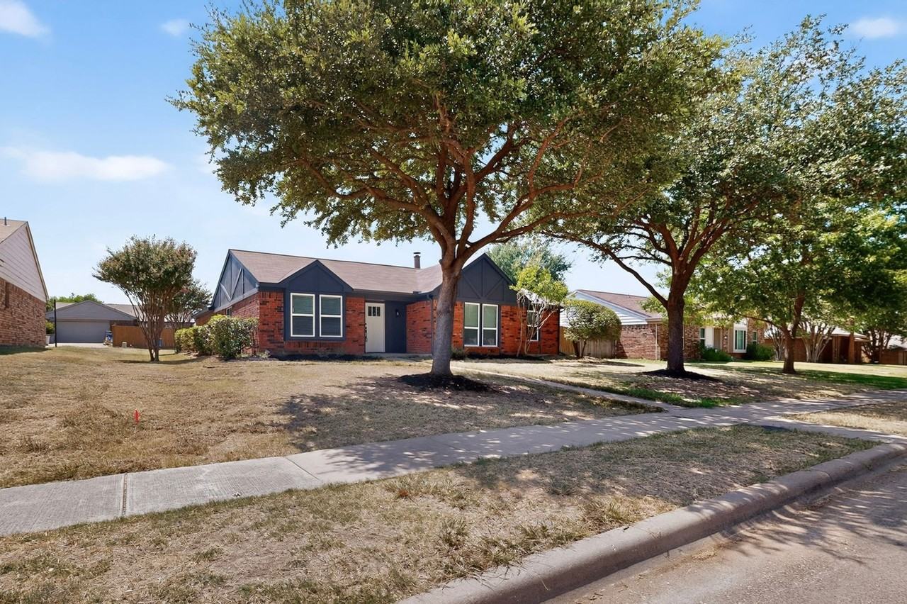 215 Aspenway Dr - Photo 4 of 46