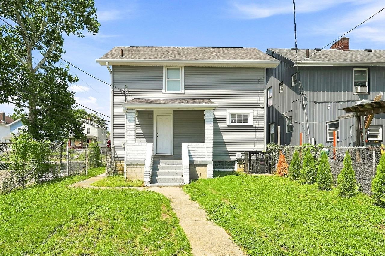 1112 Peters Ave - Photo 2 of 10