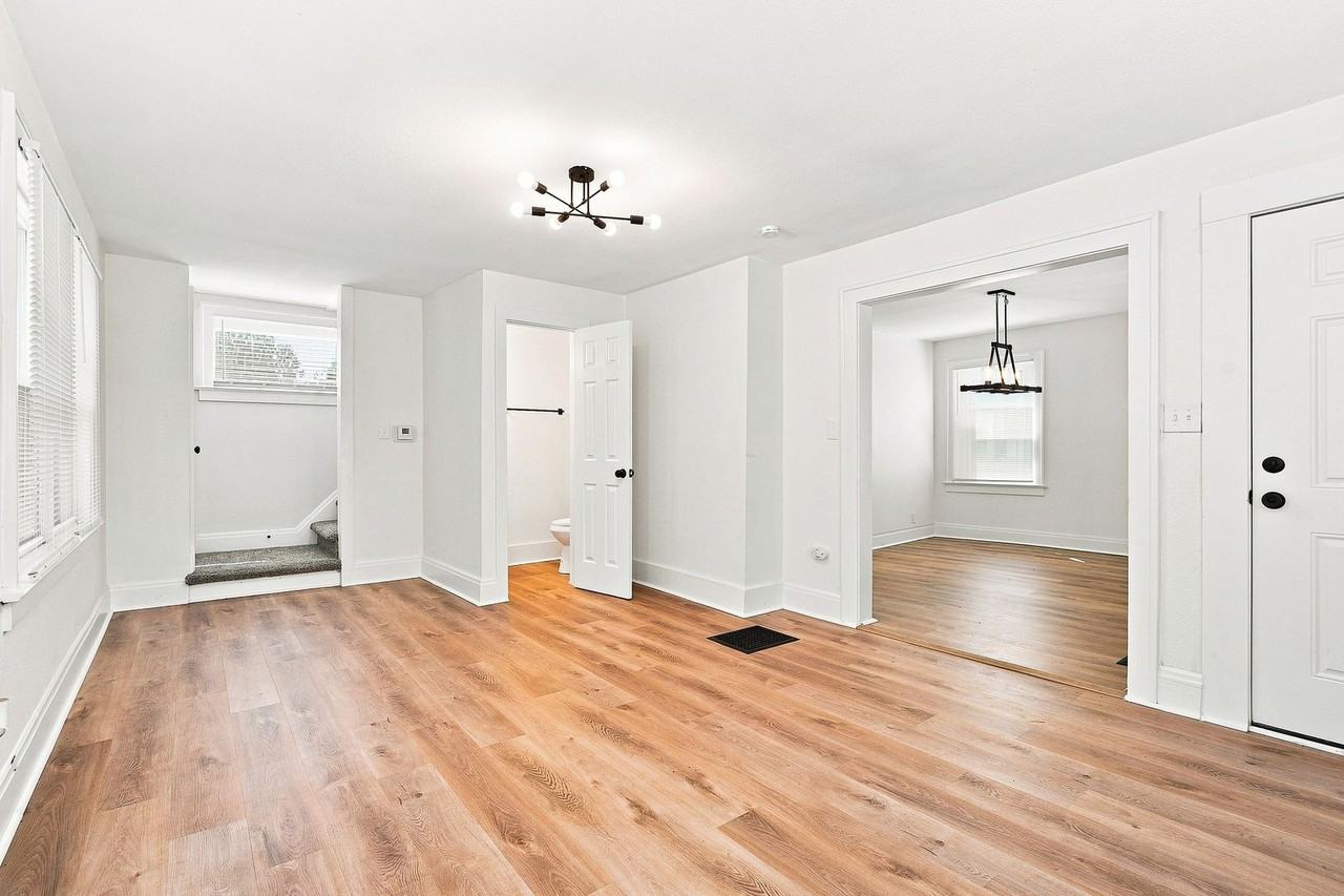 1112 Peters Ave - Photo 3 of 10