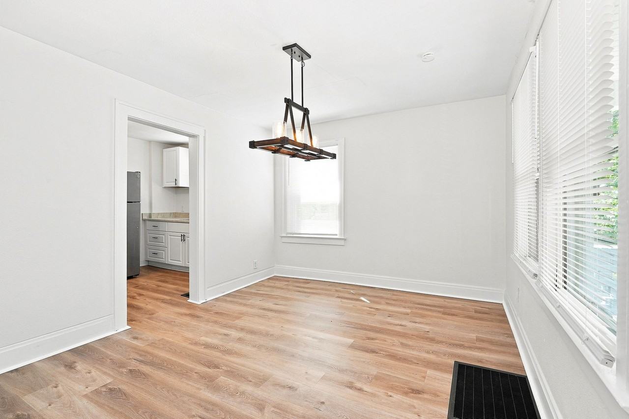 1112 Peters Ave - Photo 5 of 10