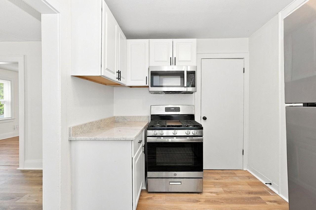 1112 Peters Ave - Photo 7 of 10
