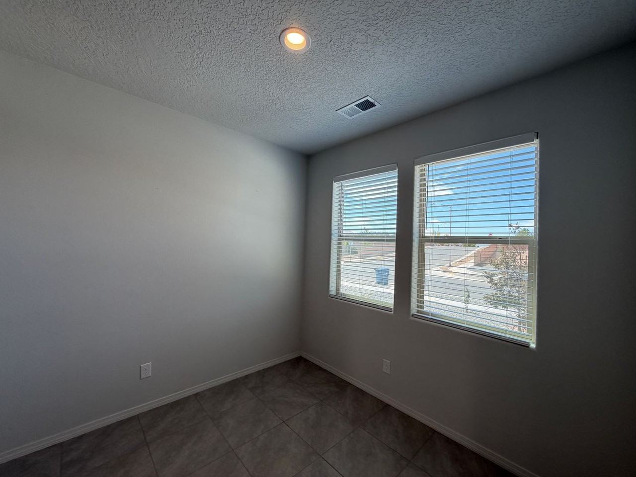 1504 Alto Colores St Nw - Photo 5 of 31