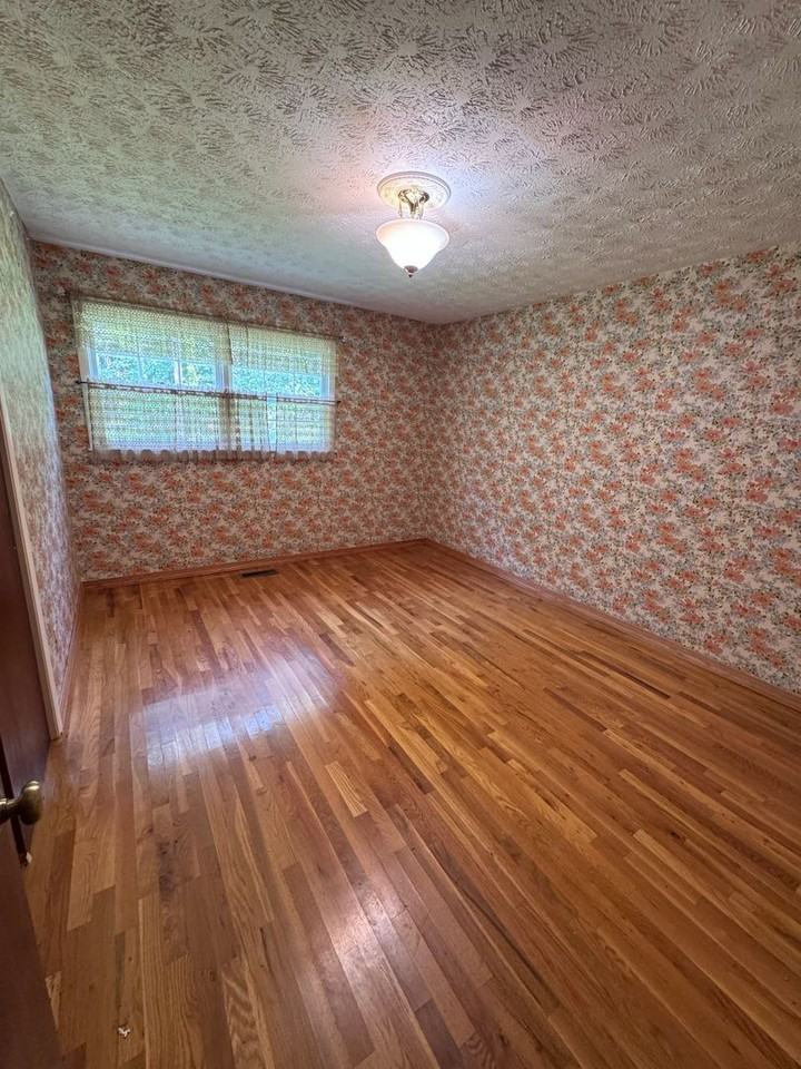 330 Heards Ln - Photo 5 of 9