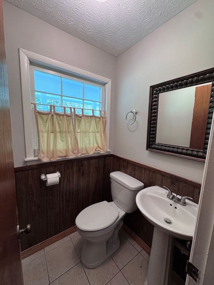 330 Heards Ln - Photo 6 of 9