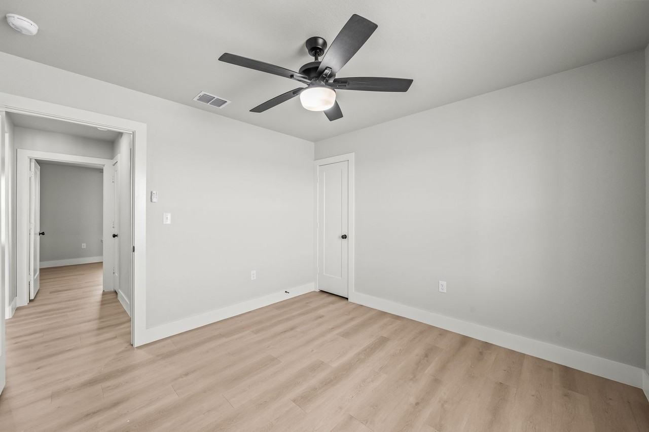 10519 E County Road 7400 - Photo 5 of 37