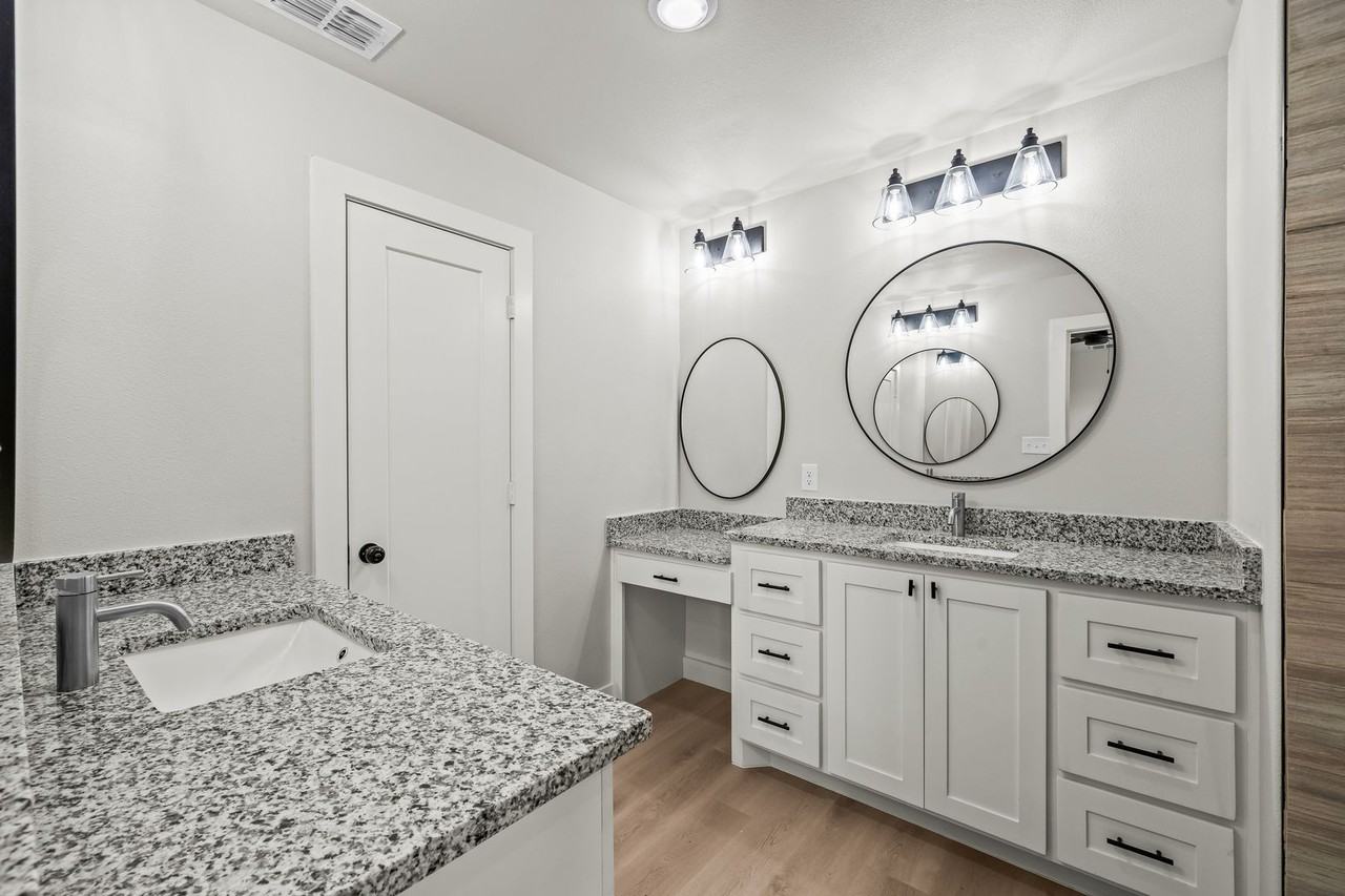 10623 E County Road 7400 - Photo 5 of 37