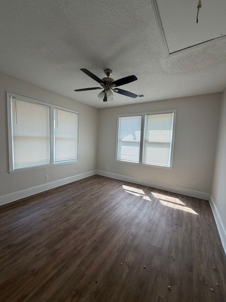 734 Spring St - Photo 2 of 11