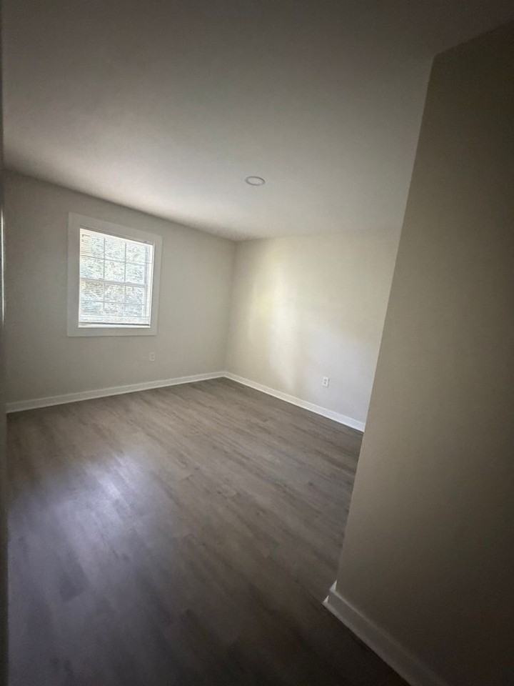 734 Spring St - Photo 5 of 11