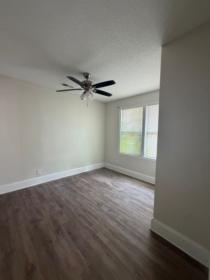 734 Spring St - Photo 6 of 11