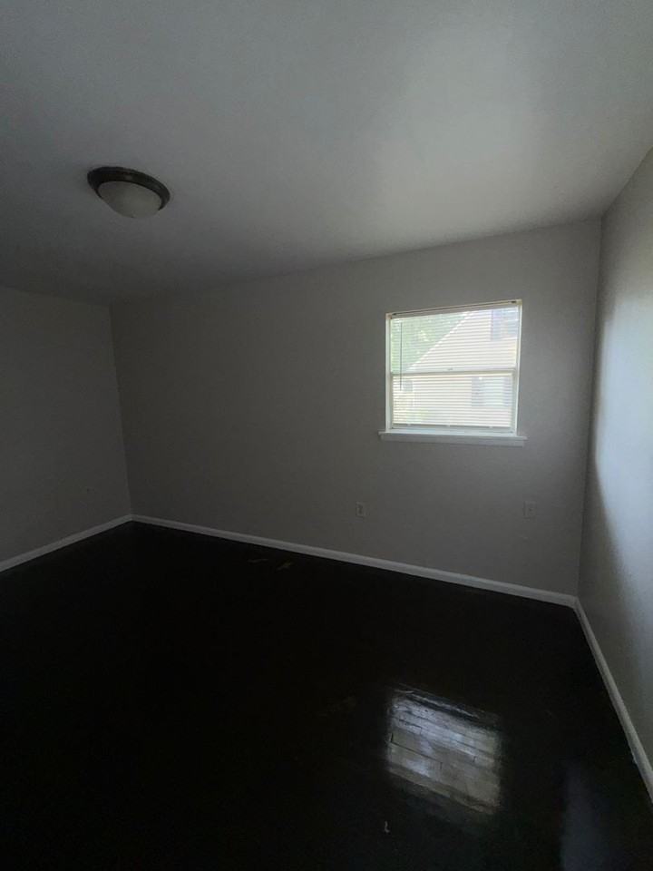 2740 Mcgregor Ave - Photo 3 of 10