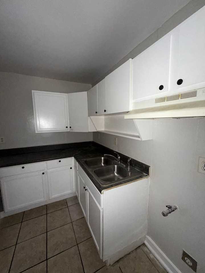 2740 Mcgregor Ave - Photo 5 of 10