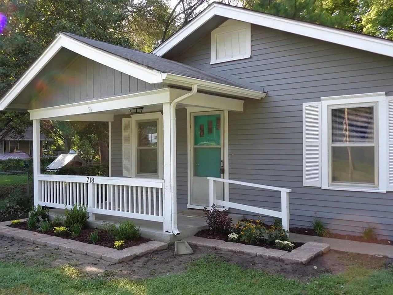 718 Walnut St - Photo 2 of 15