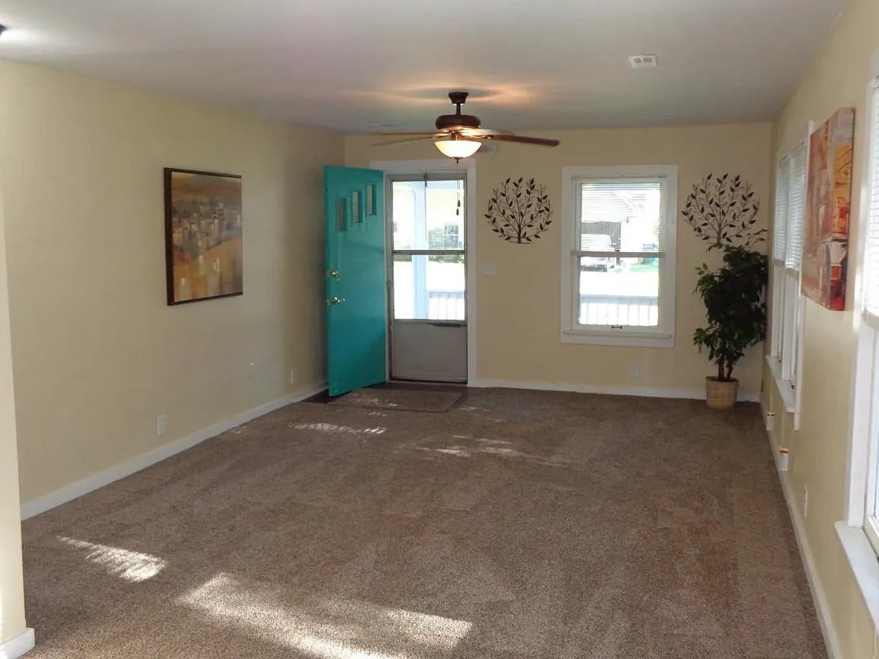 718 Walnut St - Photo 3 of 15