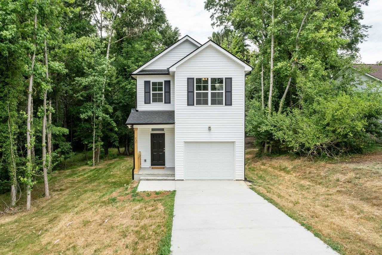 737 Grover Ln - Photo 2 of 24