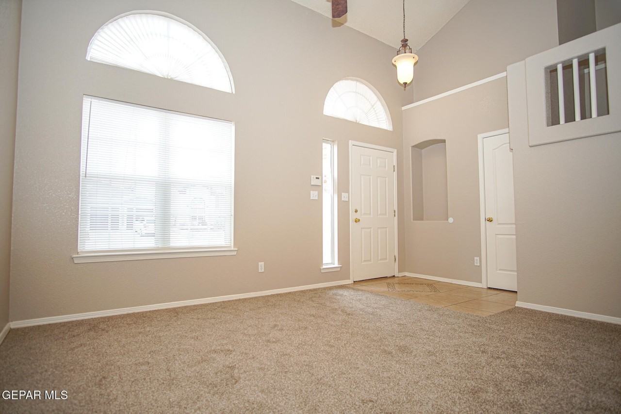 10790 Adin St - Photo 3 of 35