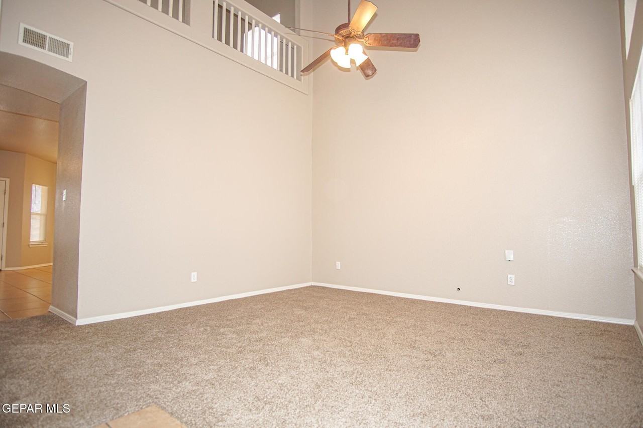 10790 Adin St - Photo 5 of 35