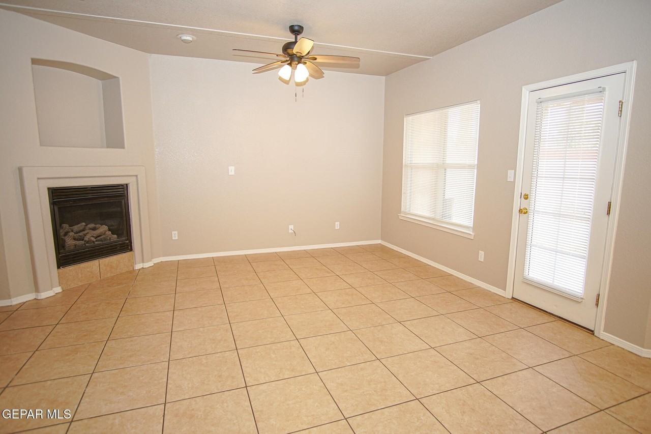 10790 Adin St - Photo 6 of 35