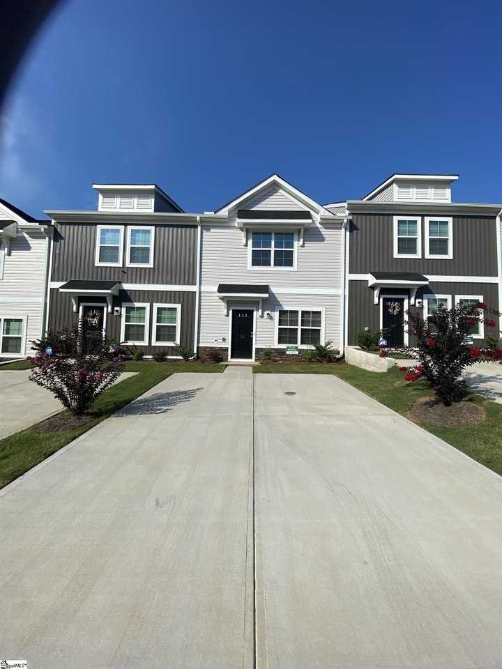 105 Lowland Dr - Photo 2 of 15
