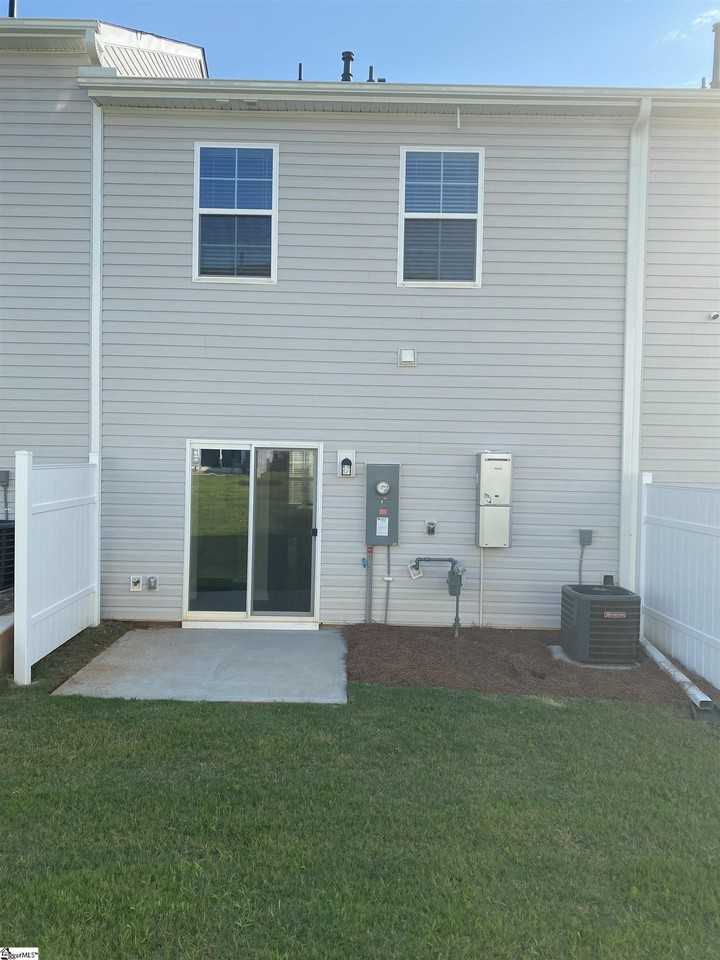 105 Lowland Dr - Photo 3 of 15