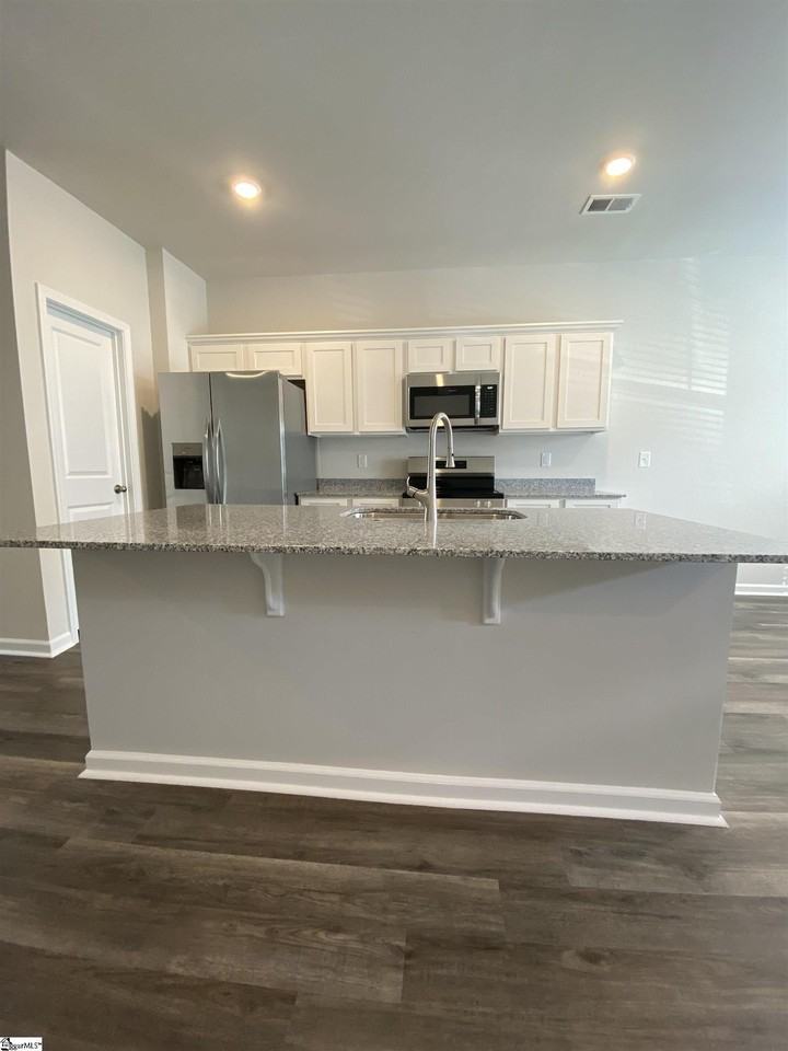 105 Lowland Dr - Photo 4 of 15