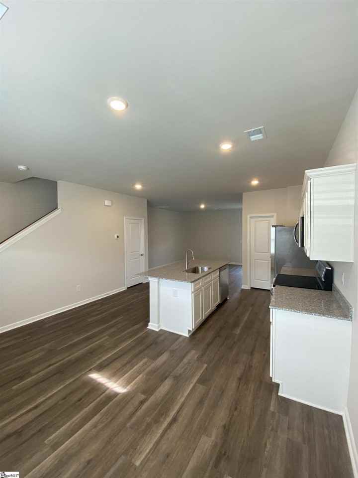 105 Lowland Dr - Photo 5 of 15