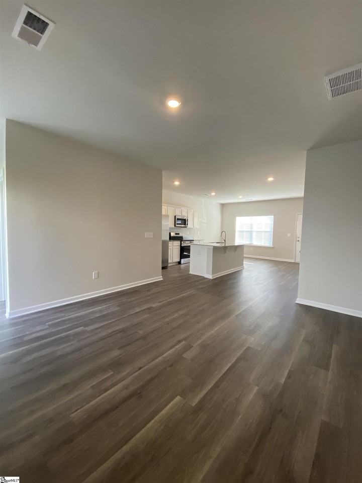 105 Lowland Dr - Photo 6 of 15