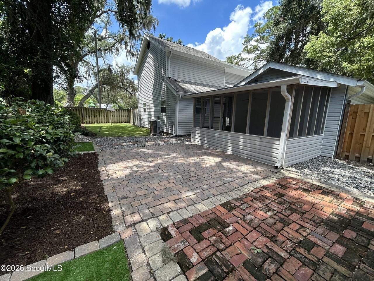 125 Atlantic Dr - Photo 3 of 15