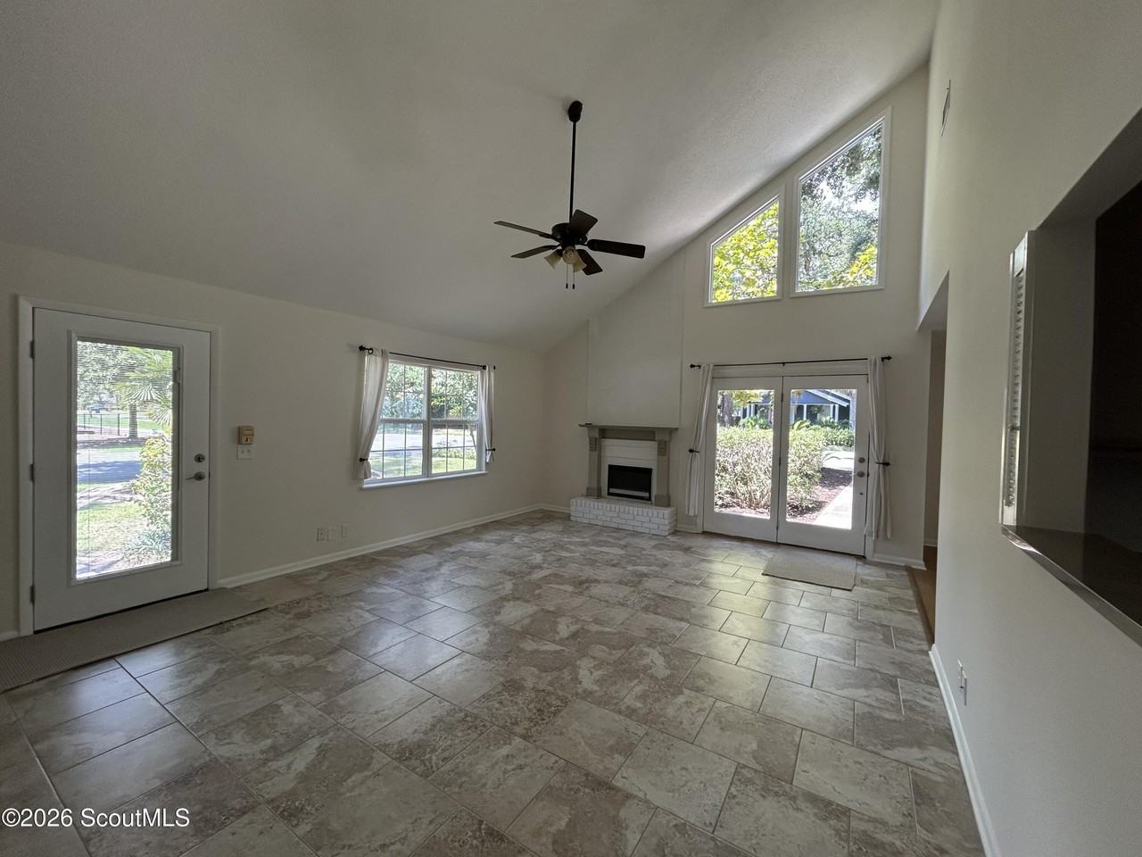 125 Atlantic Dr - Photo 4 of 15