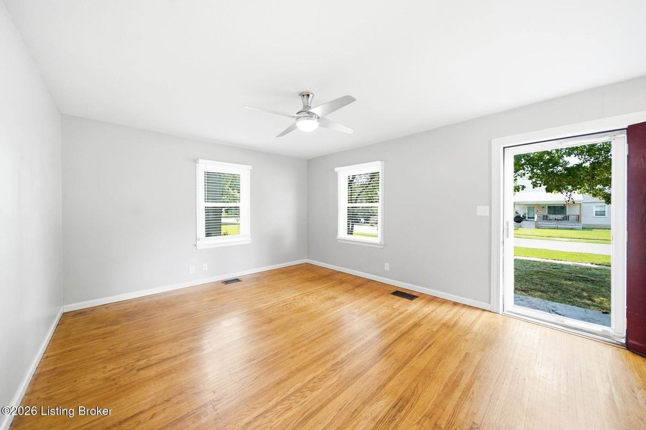 535 Harris Pl - Photo 5 of 44