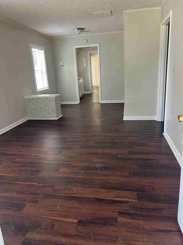 2292 Redwood Ave #1 - Photo 3 of 10