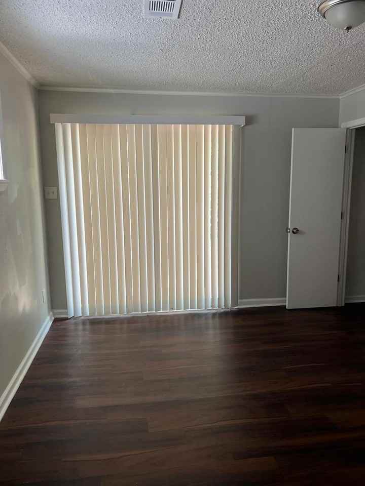 2292 Redwood Ave #1 - Photo 6 of 10