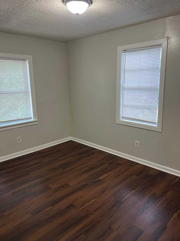 2292 Redwood Ave #1 - Photo 7 of 10