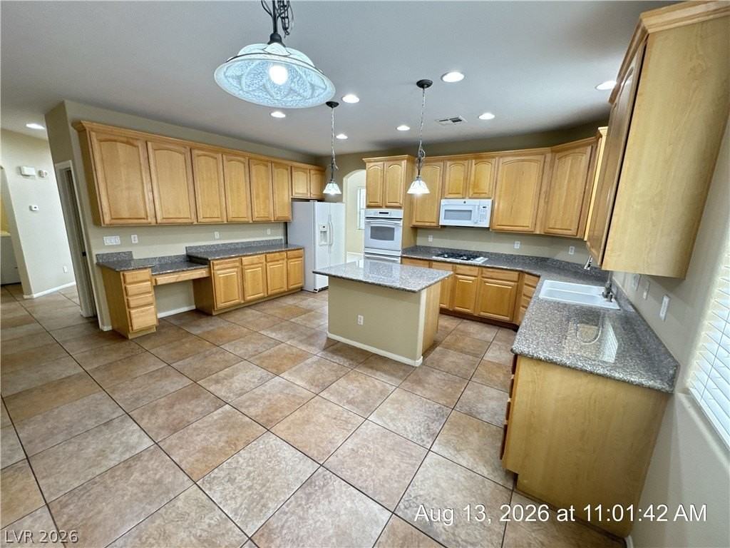 2768 Craigmillar St - Photo 5 of 49