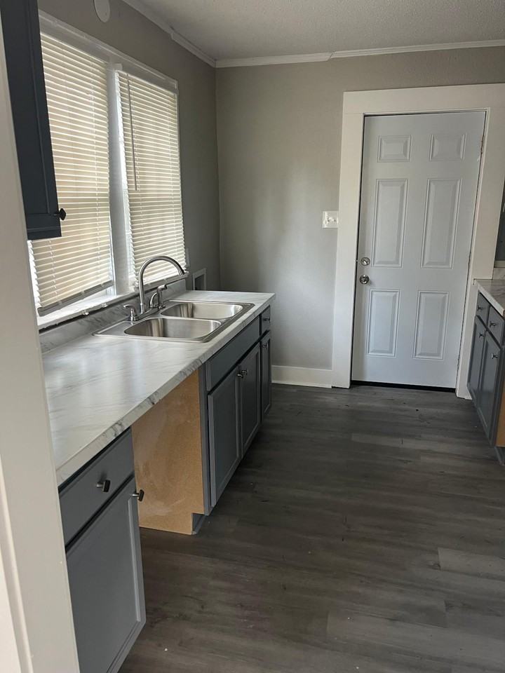 790 S Parkway E #1 - Photo 4 of 12