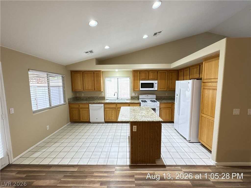1831 Dawn Ridge Ave - Photo 7 of 35