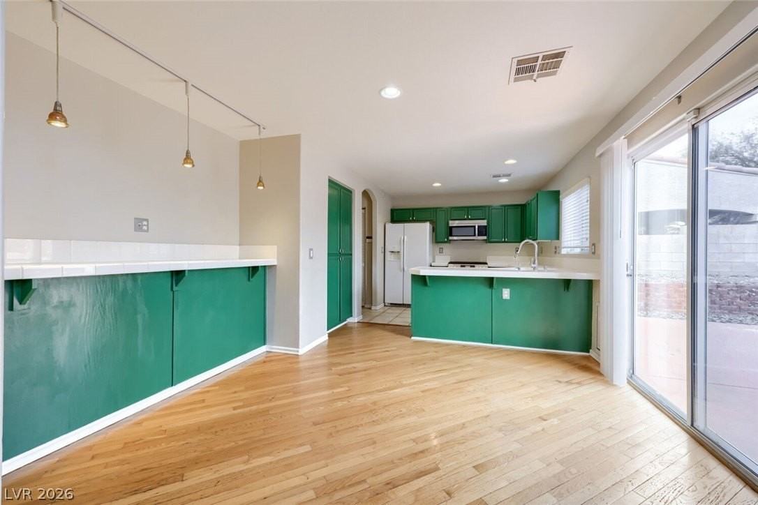950 Sweeping Vine Ave - Photo 6 of 21