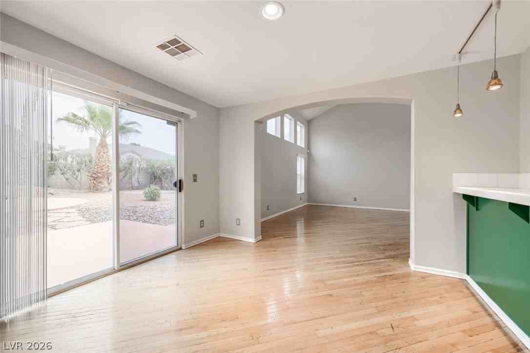 950 Sweeping Vine Ave - Photo 7 of 21