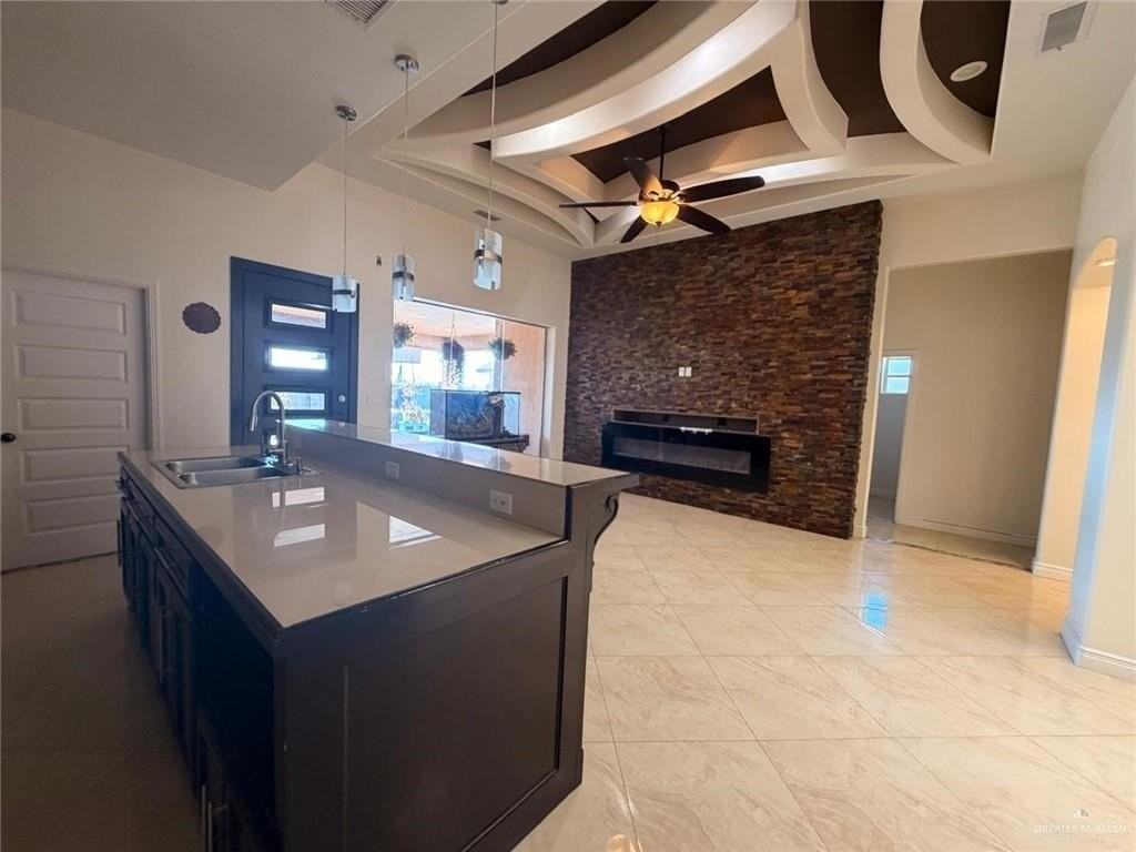 5200 N Huisache Ave - Photo 6 of 15