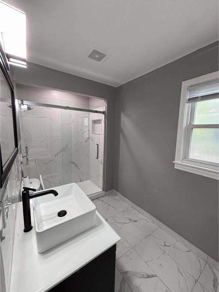 23384 Tawas Ave - Photo 3 of 7