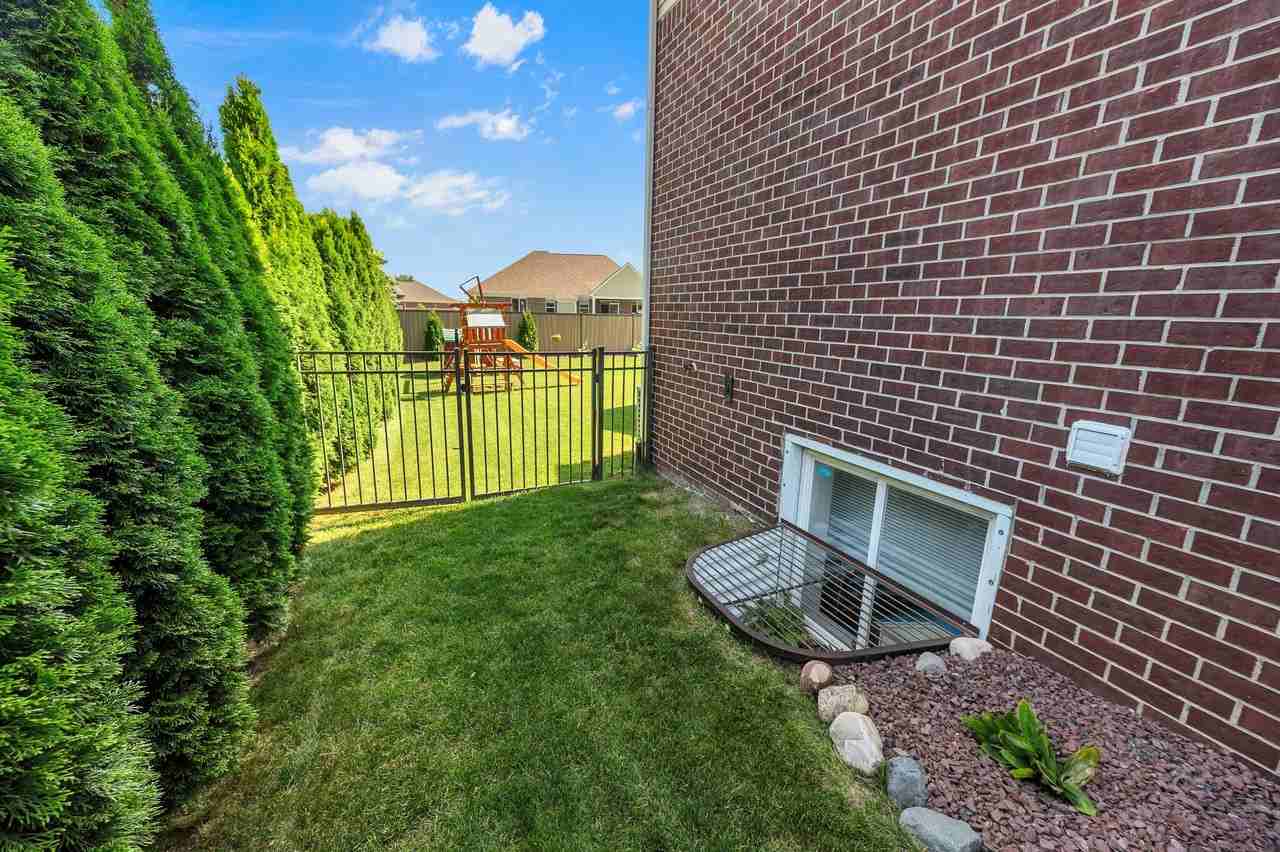 26574 Bronx Dr - Photo 6 of 37