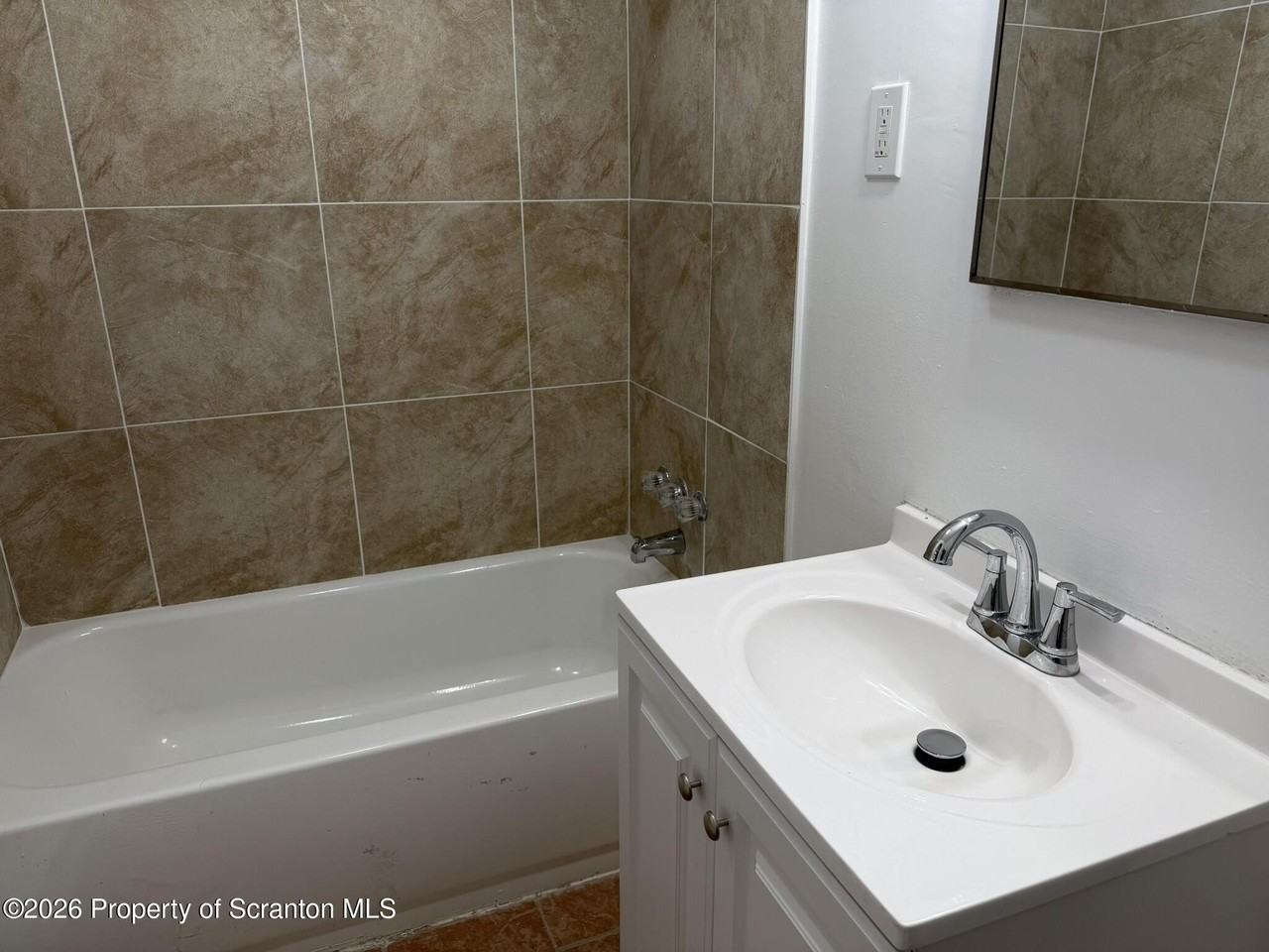1161 Luzerne St #2ndFL - Photo 6 of 9